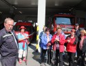 Zleva: Vojta Koutek - starosta Stodůleckých hasičů, technika a senioři